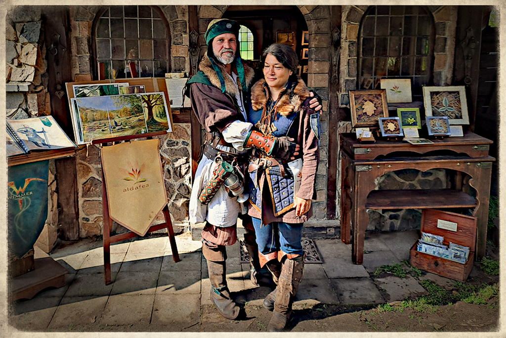 Bogenwald Larp Nicolina und Michael vor der Schmiede